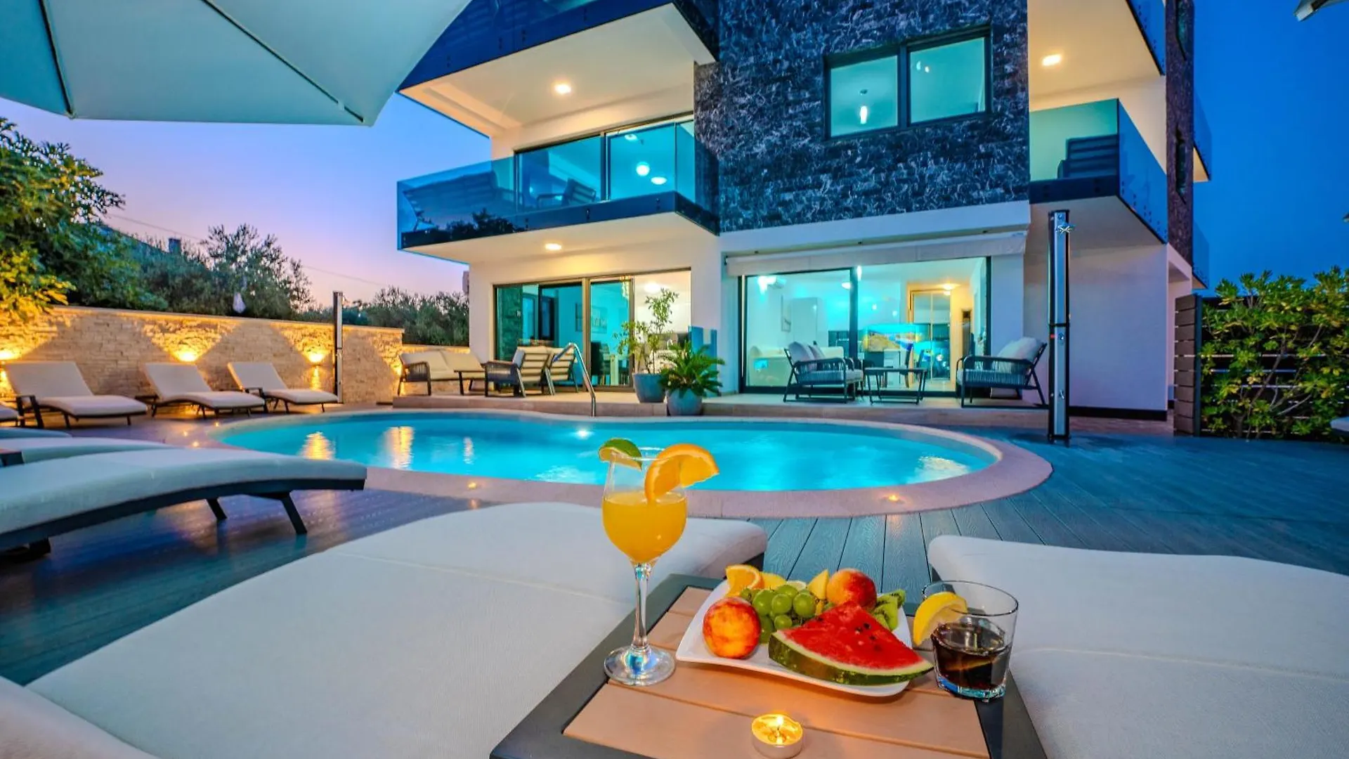 Luxury Apartments Vilamaloca contacts