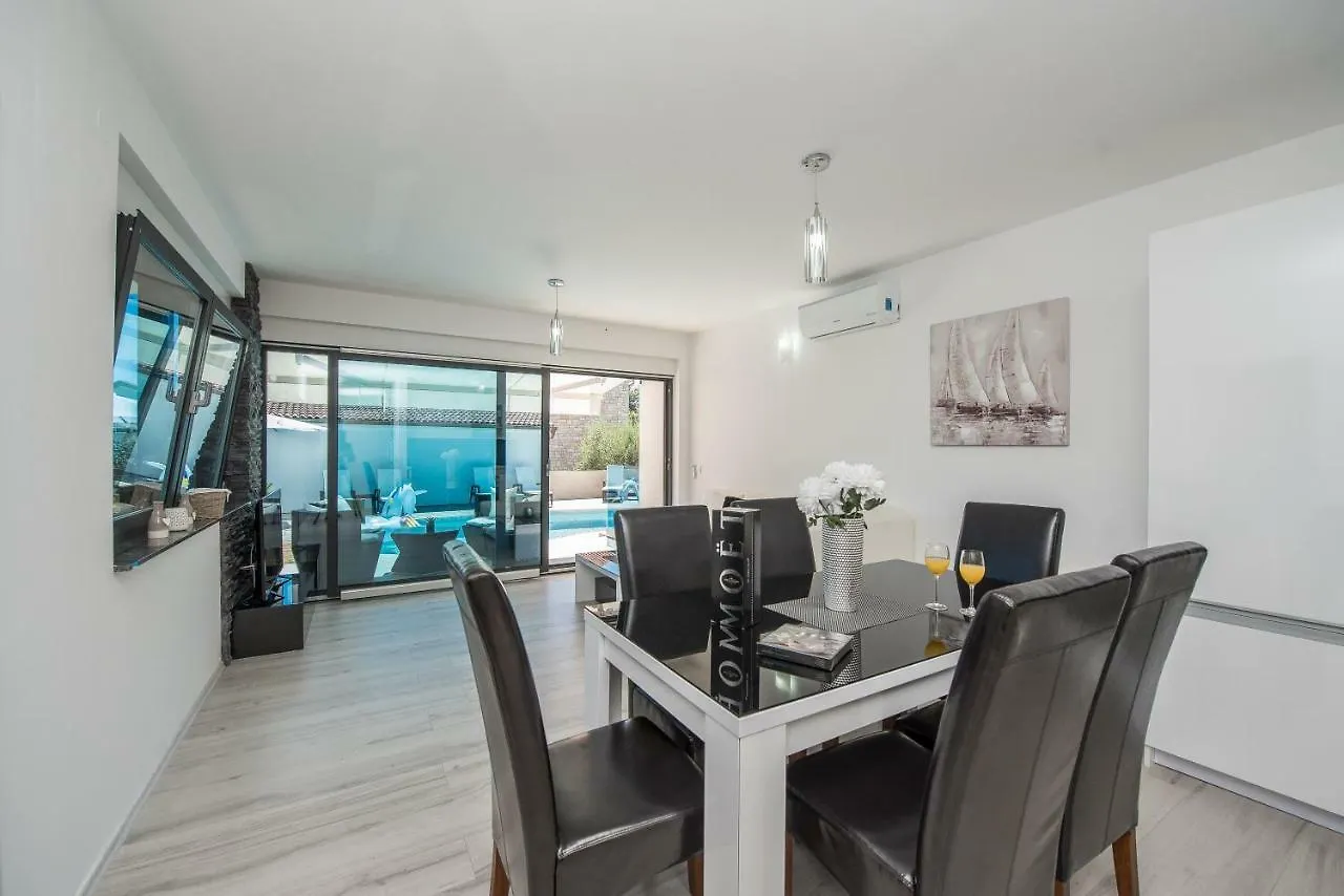 Luxury Apartments Vilamaloca Vir 0*,  Croatia